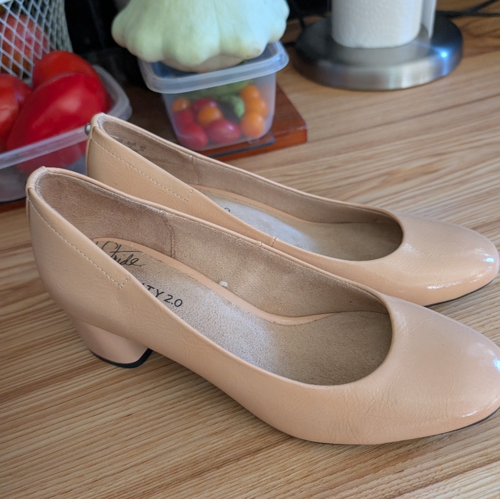NWT Life Stride Patten Beige Women's Pumps W/ Rubber Sole